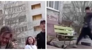 In Russia, Bryansk, zoomers beat a man for filming a “hype video” (3 photos + 1 video)