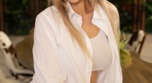 Pretty blonde Piper