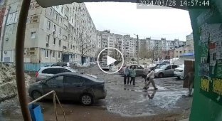 A concrete barrier almost crushed a loader in Ufa.