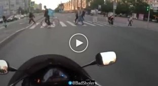 Вечные проблемы мотоциклистов и пешеходов
