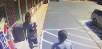 Curiosity played a cruel joke on a man (2 photos + 1 video)