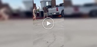 В Аризоне мужчина загорелся после применения полицейским электрошокера у бензоколонки