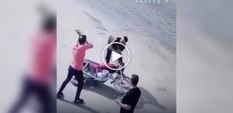 A robber had to fight off a pedestrian.