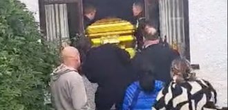 The bandit who died in the accident was buried in a golden coffin with “white powder” (3 photos)