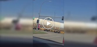 Робочого викинуло з автовишки при монтажу світлофора