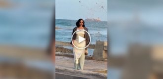 Під час запису відео дівчину збив мотоцикліст