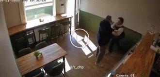 Неожиданное нападение на посетителя кафе в Англии