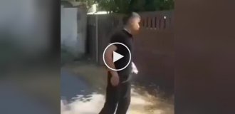 Мальчик попытался повредить забор, но в итоге сам пострадал