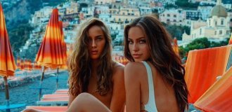 Cute beauties are vacationing in Capri
