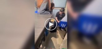 Мужчина дал сдачи девушке, которая его ударила первой