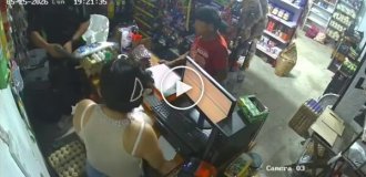 A shopper attacked a robber with a machete.