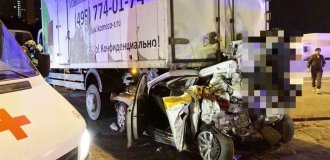 A violent collision with stationary cars and people on the Moscow Ring Road in Russia (7 photos + 2 videos)