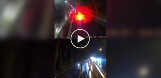 Ніч, дощ, мотоцикл