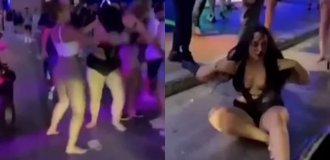 British women fought over a man in Crete (4 photos + 1 video)