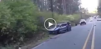 An American attempted to snatch a deputy sheriff's service weapon