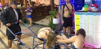 A policeman took two drunk tourists to a hotel in a shopping cart (3 photos)