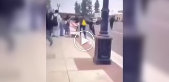 В Алабама школяр, який протестував проти депортації, сам сел в поліцейський фургон