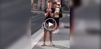 A guy in Prague harasses a pregnant woman and slaps her