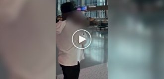 Голая американка устроила переполох в аэропорту