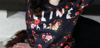 Красивая брюнетка Сивилла