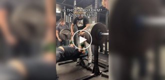 In the US, a 200-kilogram barbell fell on a 14-year-old teenager