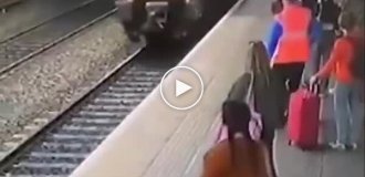 A stroller with a baby almost fell under the wheels of a speeding train in Britain