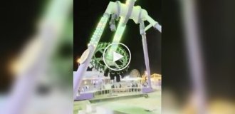 In Saudi Arabia An amusement ride with people collapsed in Arabia.