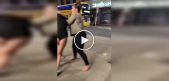 Пять женщин устроили разборки у ресторана в Лондоне