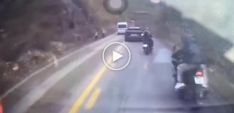 Камнепад сошел на оживленное шоссе