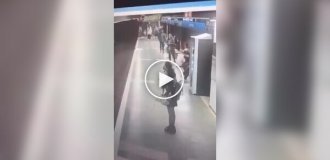 In the UK, an aggressive migrant attacked local residents