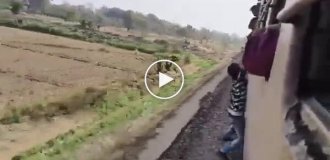 For the sake of fame on the Internet, a weirdo hung outside moving train