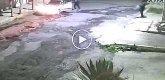 In Mexico City, a father abandoned his 5-year-old son on the street and drove away in a car