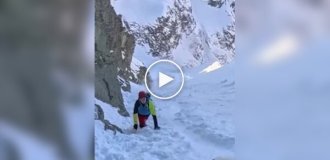 Альпинист кубарем скатился с горы