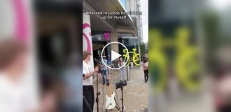 В Англии уличный артист подвергся нападению