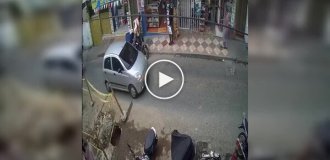 A careless step at a construction site: a mother and child were nearly hit by a truck