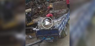 Неудачный маневр на свалке металлолома