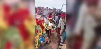 Індієць спробував довести послідовникам, що вміє літати