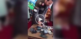 Taliban members smashed their smartphones as a sign of loyalty to the Supreme Leader