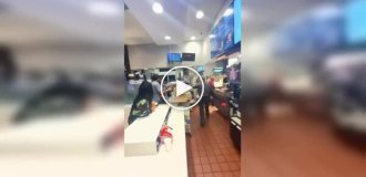 Літаюча перука і масова бійка: що твориться в Нідерландському Макдоналдсі