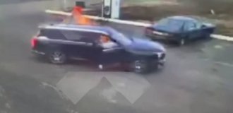 Chinese crossover almost burned its owner (5 photos + 1 video)