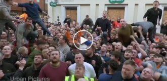 Жесткая драка продолжалась два часа в Британии в борьбе за мяч