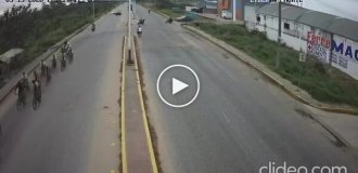 Мотоциклист подбил машину и устроил смертельное ДТП