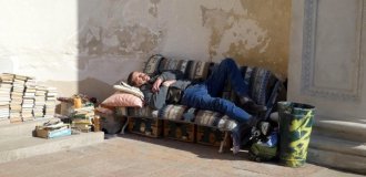 Life of homeless people in Europe: transfers to the map, sleeping bags from Decathlon and even a monument in their honor (18 photos)