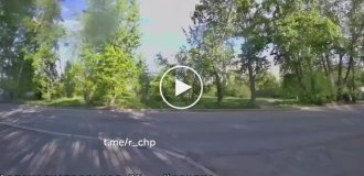 В Екатеринбурге пьяный в стельку самокатчик не справился с управлением и поцеловал бордюр