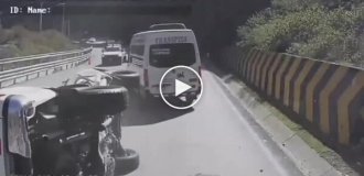 A huge rock crushed a car in Peru