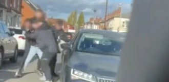 Британські банди видають себе за поліцейських і грабують серед білого дня (3 фото + 1 відео)