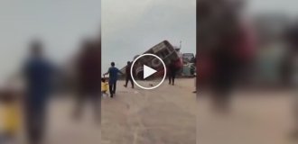 Автобус с 40 пассажирами рухнул в реку