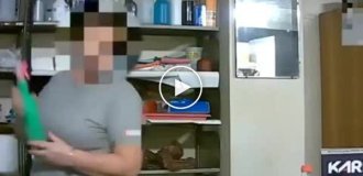 Сотрудница офиса регулярно добавляла бытовую химию в чашку коллеги
