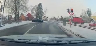 A car collided with a train in Germany (5 photos + 1 video)