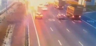 Fatal parking on the Moscow Ring Road (6 photos + 1 video)